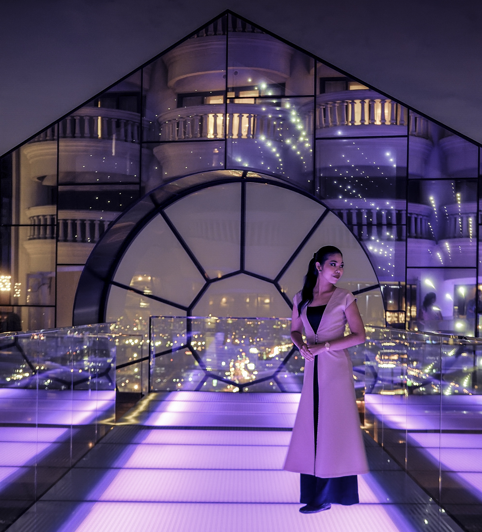 The sci-fi walkway to Breeze, Bangkok